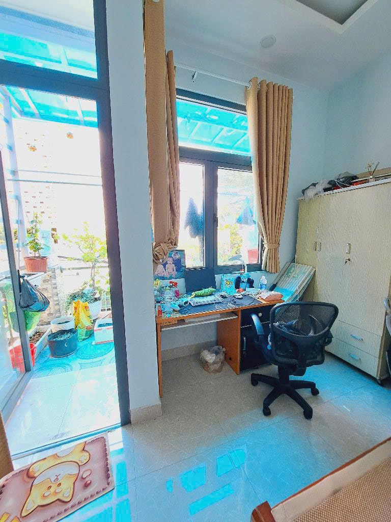 Nhà 3 Tầng, Vị Trí Đắc Địa - Gần Ngã Tư An Sương, Giá 5.6 Tỷ