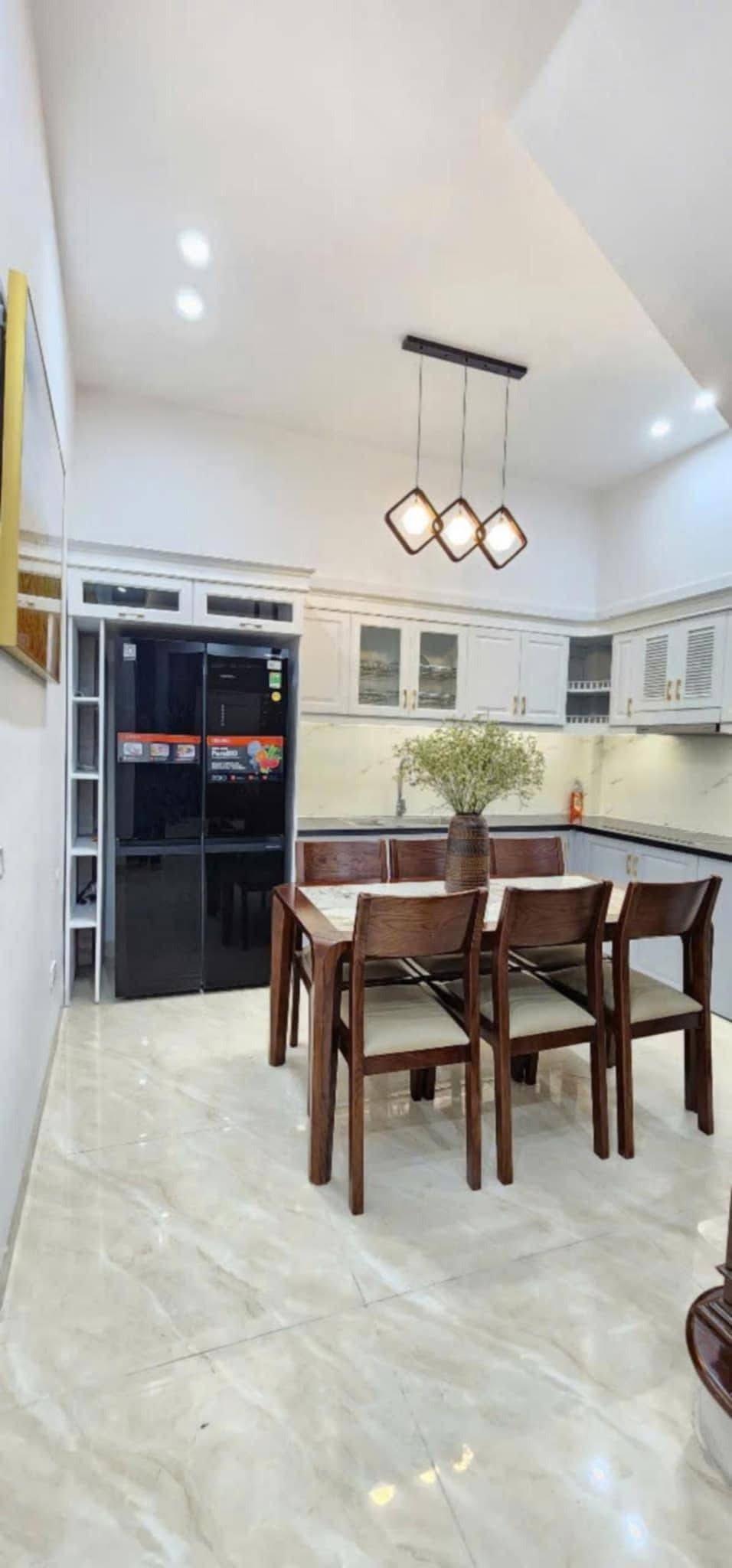 Bán nhà Cầu Giấy - 5 tầng, hiện đại, ngõ thông, 6.85 tỷ