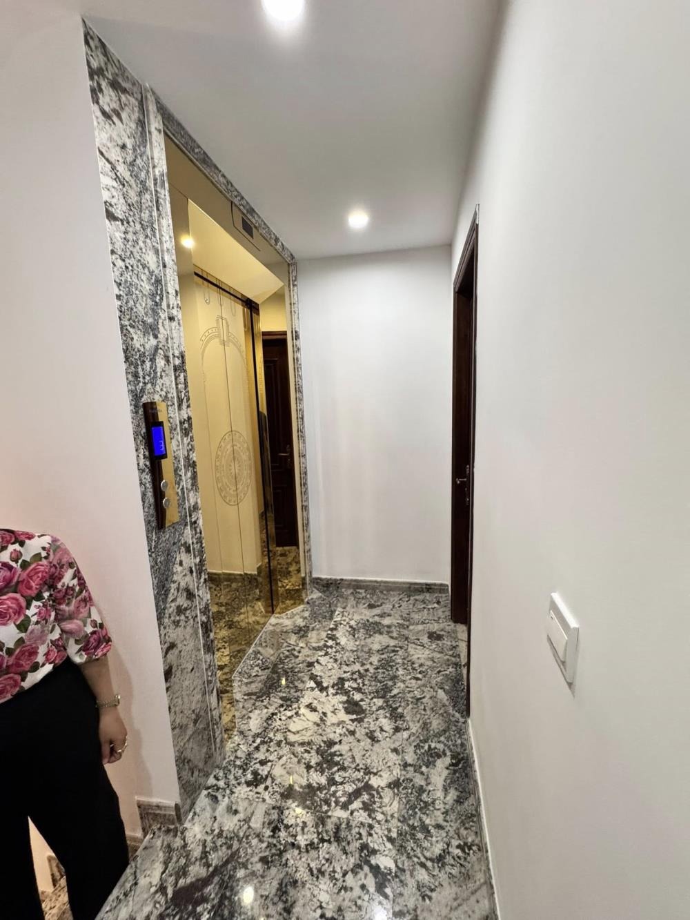 Nhà 6 Tầng Thang Máy, Gara Ô Tô, Trần Duy Hưng - Giá 22.5 tỷ