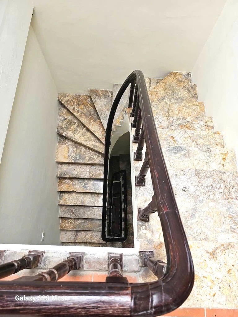 Nhà đẹp trung tâm Hoàng Hoa Thám - Giá 9 tỷ - 60m2
