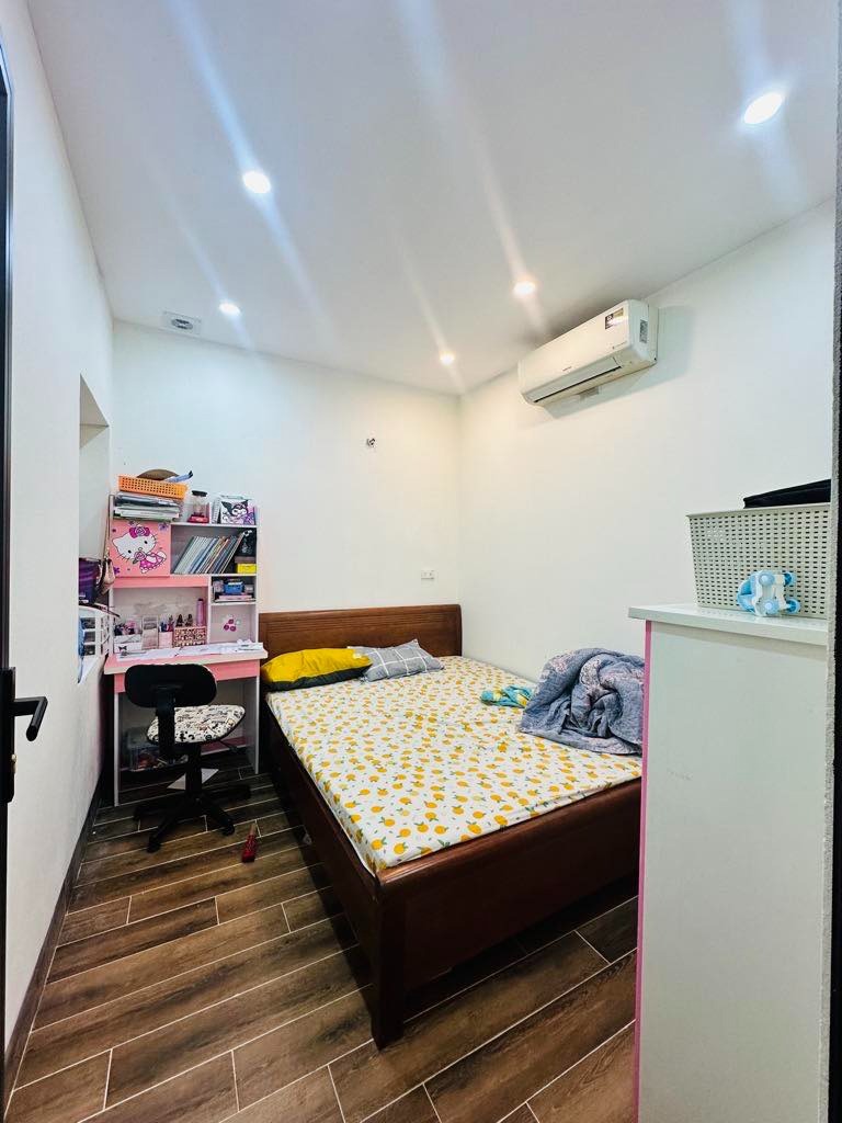 Chính chủ bán gấp căn hộ 2 phòng ngủ, view đẹp, 70m2, 3.8 tỷ full nội thất