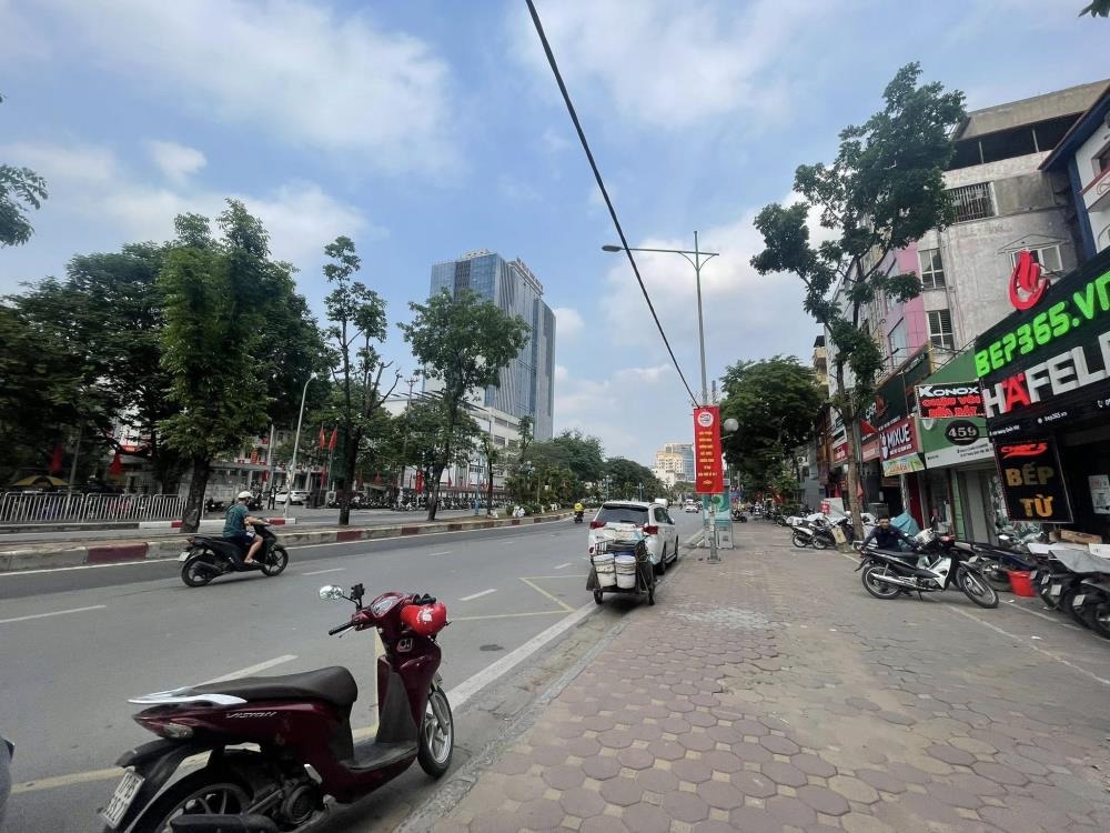 Bán Nhà Mặt Phố Hoàng Quốc Việt - Kinh Doanh Đỉnh Cao | Vị Trí Đắc Địa