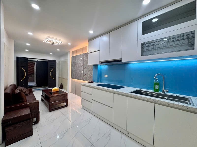 Nhà Ba Đình Giá Rẻ: 4.65 Tỷ - Vị Trí Đẹp, Tiện Ích Vô Vàn