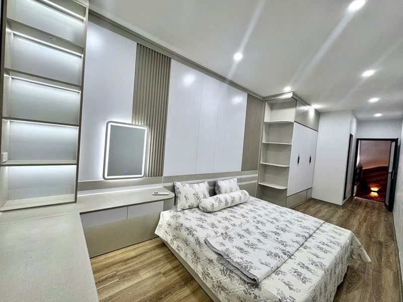 Nhà Ba Đình Giá Rẻ: 4.65 Tỷ - Vị Trí Đẹp, Tiện Ích Vô Vàn