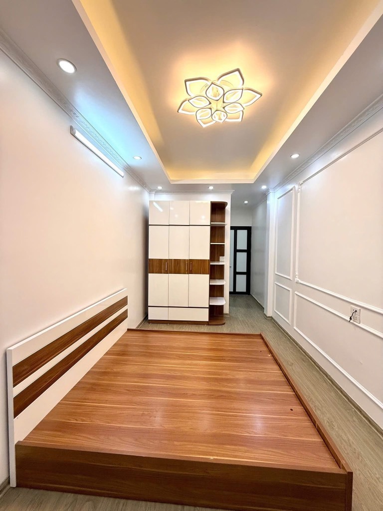 Bán nhà 5 tầng phường Cổ Nhuế: 31.1m² - Vị trí đẹp, tiện đi lại - Giá 6.6 tỷ