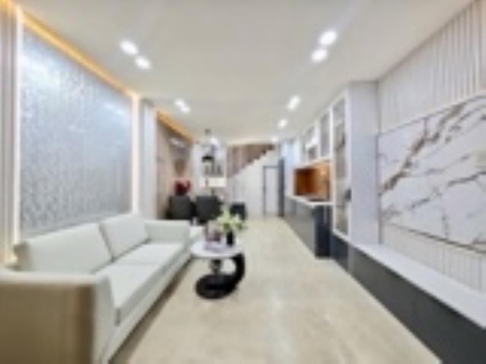 Nhà Phan Xích Long 3 Tầng, 32m² - Giá 6.65 Tỷ - Vị Trí Đắc Địa