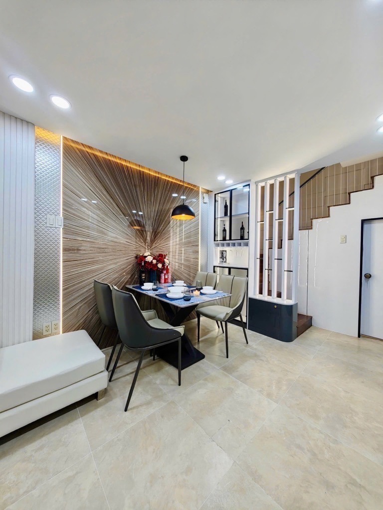 Nhà Phan Xích Long 3 Tầng, 32m² - Giá 6.65 Tỷ - Vị Trí Đắc Địa