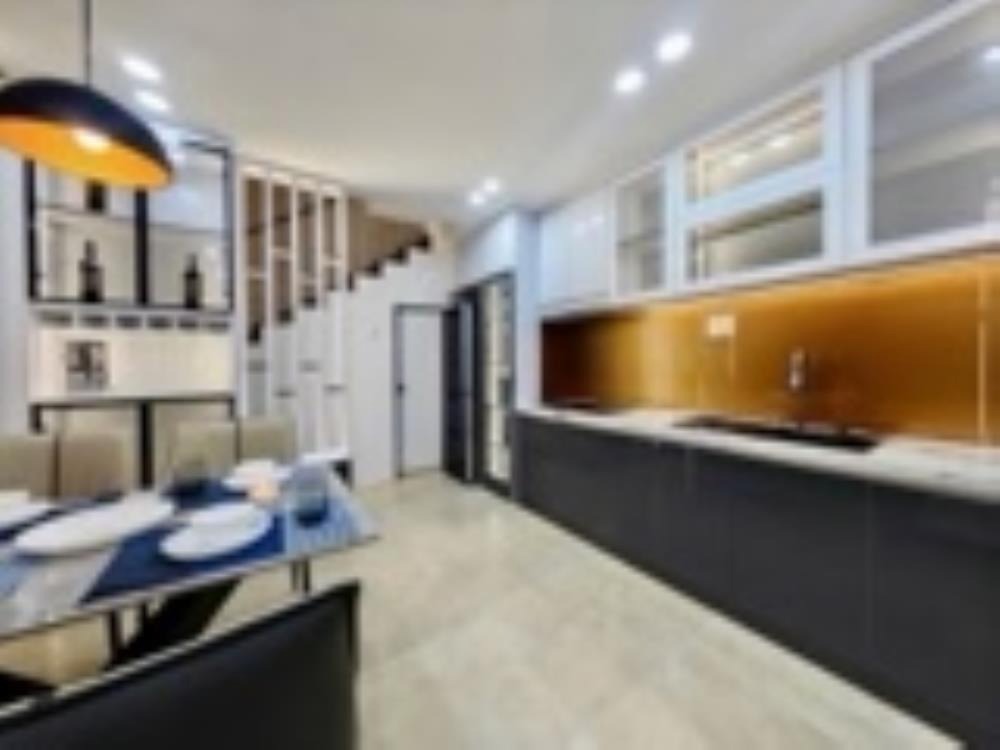 Nhà Phan Xích Long 3 Tầng, 32m² - Giá 6.65 Tỷ - Vị Trí Đắc Địa