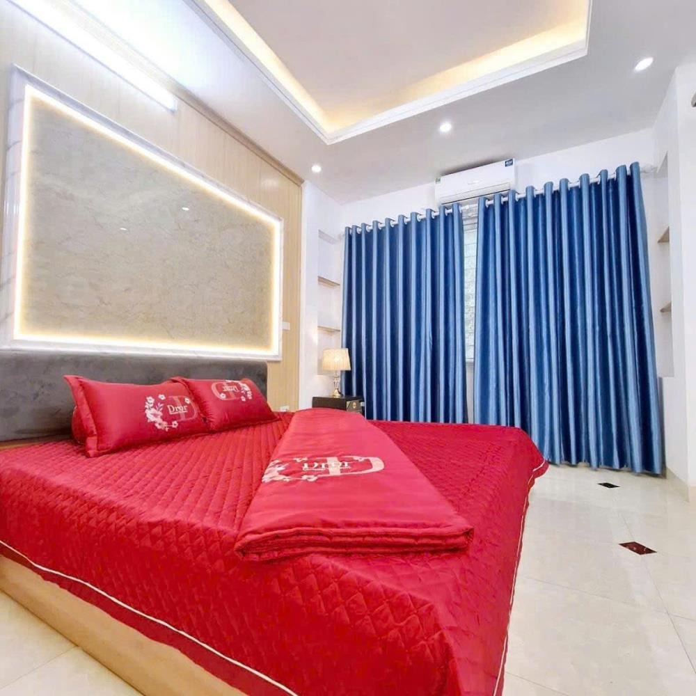 Nhà đất hiếm Hoàng Mai: 39m2x5T, Full Nội Thất, Giá 6 Tỷ - Gần Đền Lừ