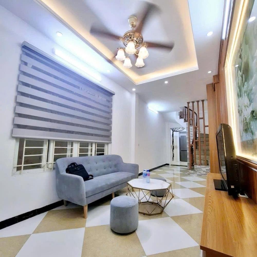 Nhà đất hiếm Hoàng Mai: 39m2x5T, Full Nội Thất, Giá 6 Tỷ - Gần Đền Lừ