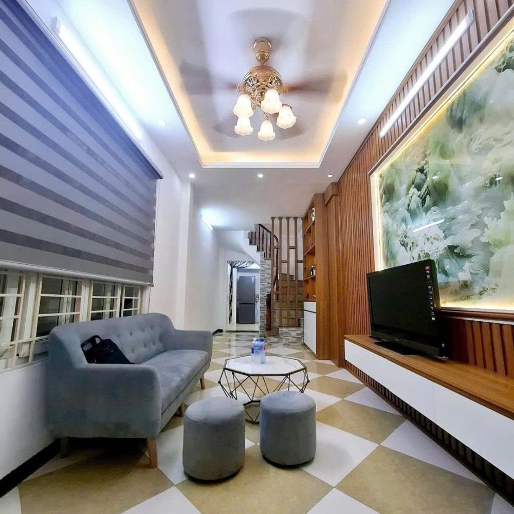 Nhà đất hiếm Hoàng Mai: 39m2x5T, Full Nội Thất, Giá 6 Tỷ - Gần Đền Lừ
