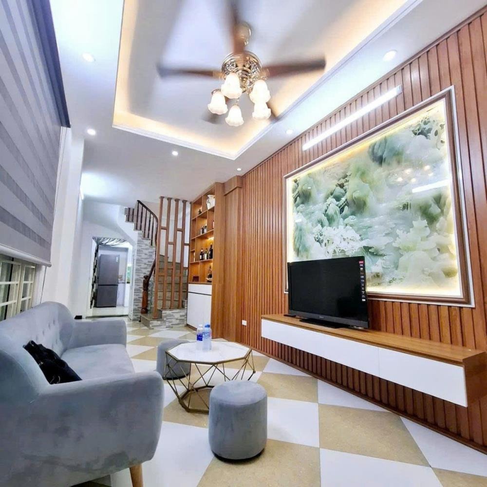 Nhà đất hiếm Hoàng Mai: 39m2x5T, Full Nội Thất, Giá 6 Tỷ - Gần Đền Lừ