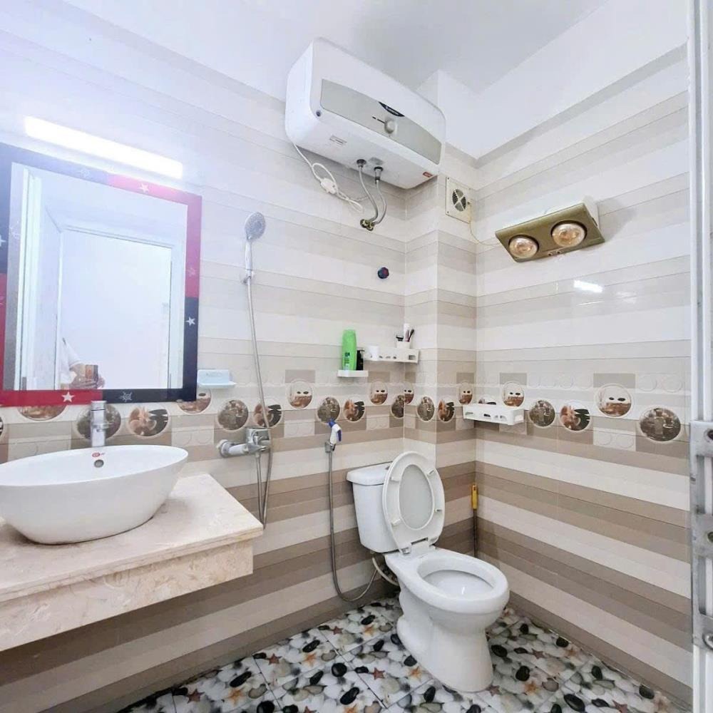 Nhà đất hiếm Hoàng Mai: 39m2x5T, Full Nội Thất, Giá 6 Tỷ - Gần Đền Lừ