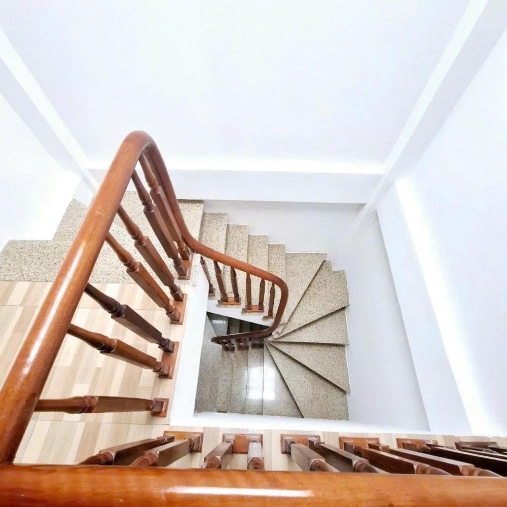 Nhà đất hiếm Hoàng Mai: 39m2x5T, Full Nội Thất, Giá 6 Tỷ - Gần Đền Lừ