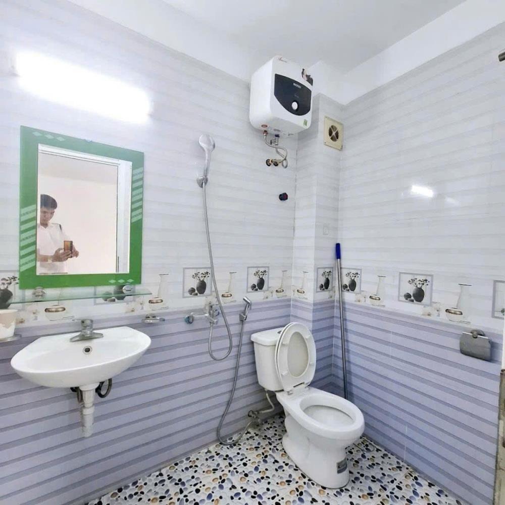 Nhà đất hiếm Hoàng Mai: 39m2x5T, Full Nội Thất, Giá 6 Tỷ - Gần Đền Lừ