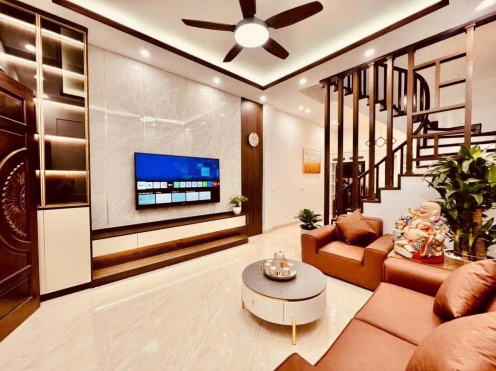 Nhà Đẹp Quận Hoàng Mai: 35m2, 5 Tầng, Giá Chỉ 7.95 Tỷ - Full Nội Thất