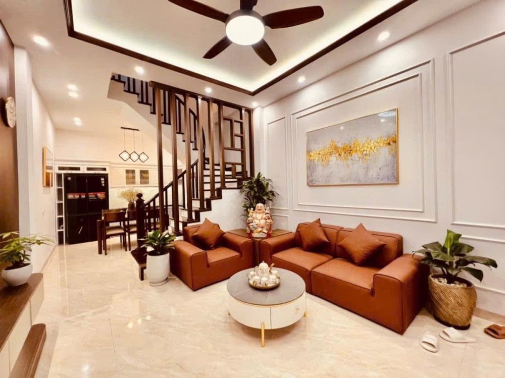 Nhà Đẹp Quận Hoàng Mai: 35m2, 5 Tầng, Giá Chỉ 7.95 Tỷ - Full Nội Thất