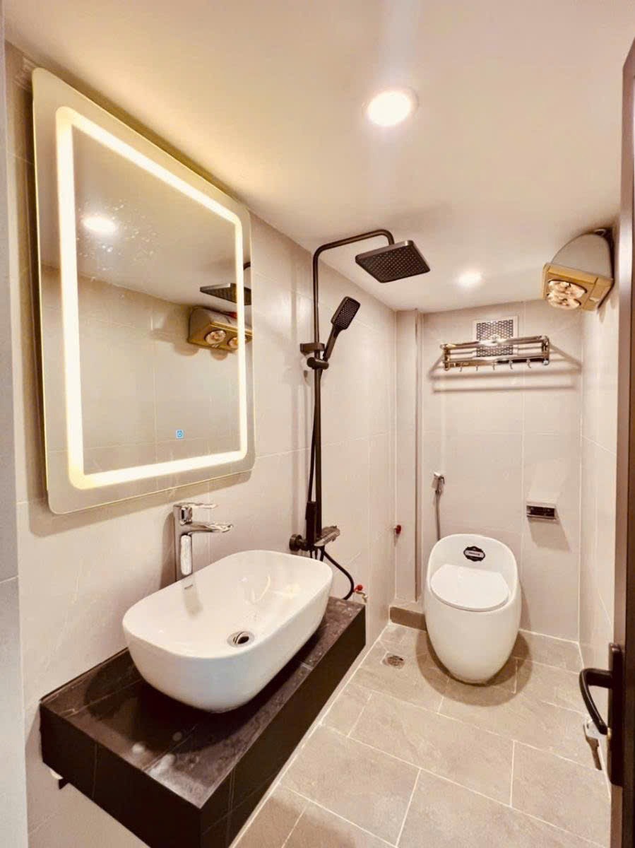 Nhà Đẹp Quận Hoàng Mai: 35m2, 5 Tầng, Giá Chỉ 7.95 Tỷ - Full Nội Thất