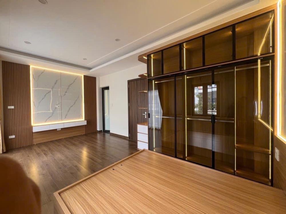 Nhà đẹp 46m2, 6 tầng, thang máy, ô tô đỗ cổng - Vị trí đắc địa