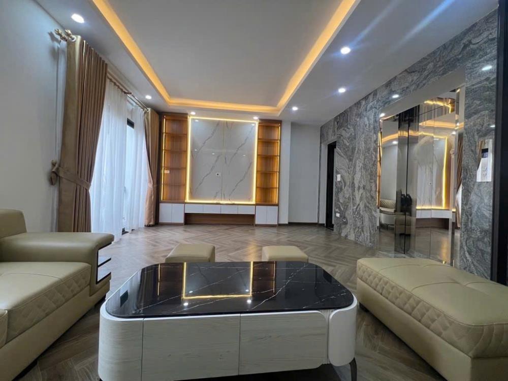 Nhà đẹp 46m2, 6 tầng, thang máy, ô tô đỗ cổng - Vị trí đắc địa