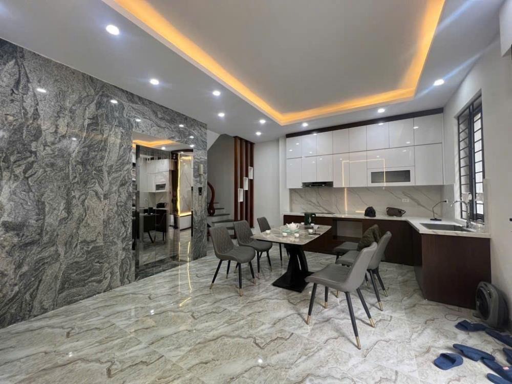 Nhà đẹp 46m2, 6 tầng, thang máy, ô tô đỗ cổng - Vị trí đắc địa