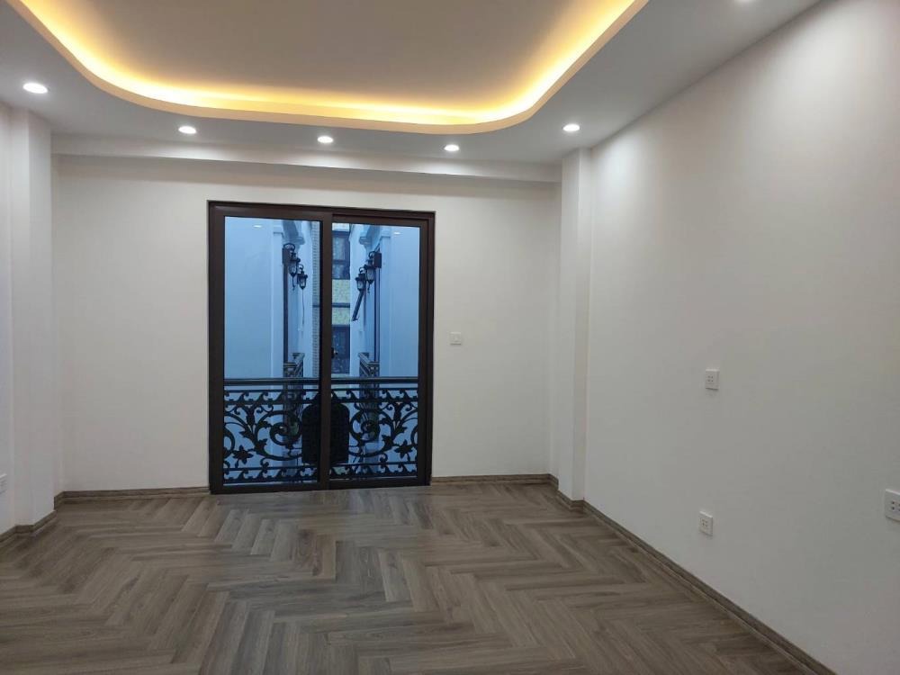 Bán nhà Trần Duy Hưng - 6 Tầng, 4 Phòng Ngủ, View Thoáng - Giá Tốt