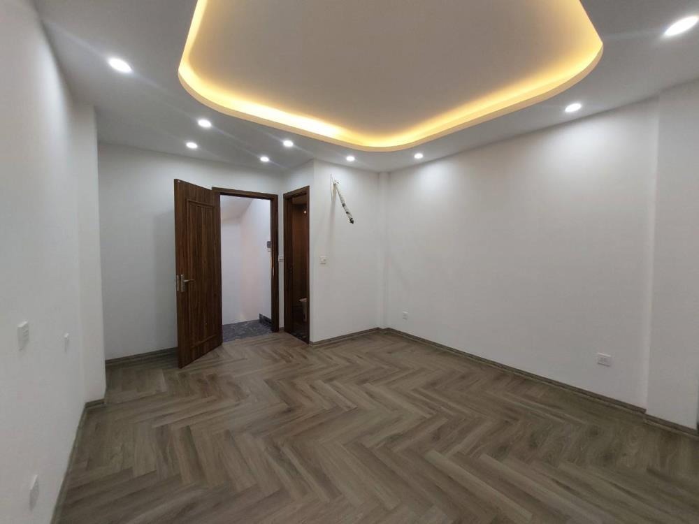 Bán nhà Trần Duy Hưng - 6 Tầng, 4 Phòng Ngủ, View Thoáng - Giá Tốt