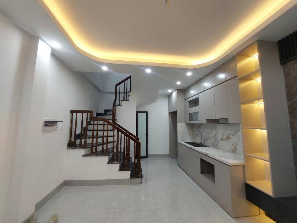 Bán nhà Trần Duy Hưng - 6 Tầng, 4 Phòng Ngủ, View Thoáng - Giá Tốt