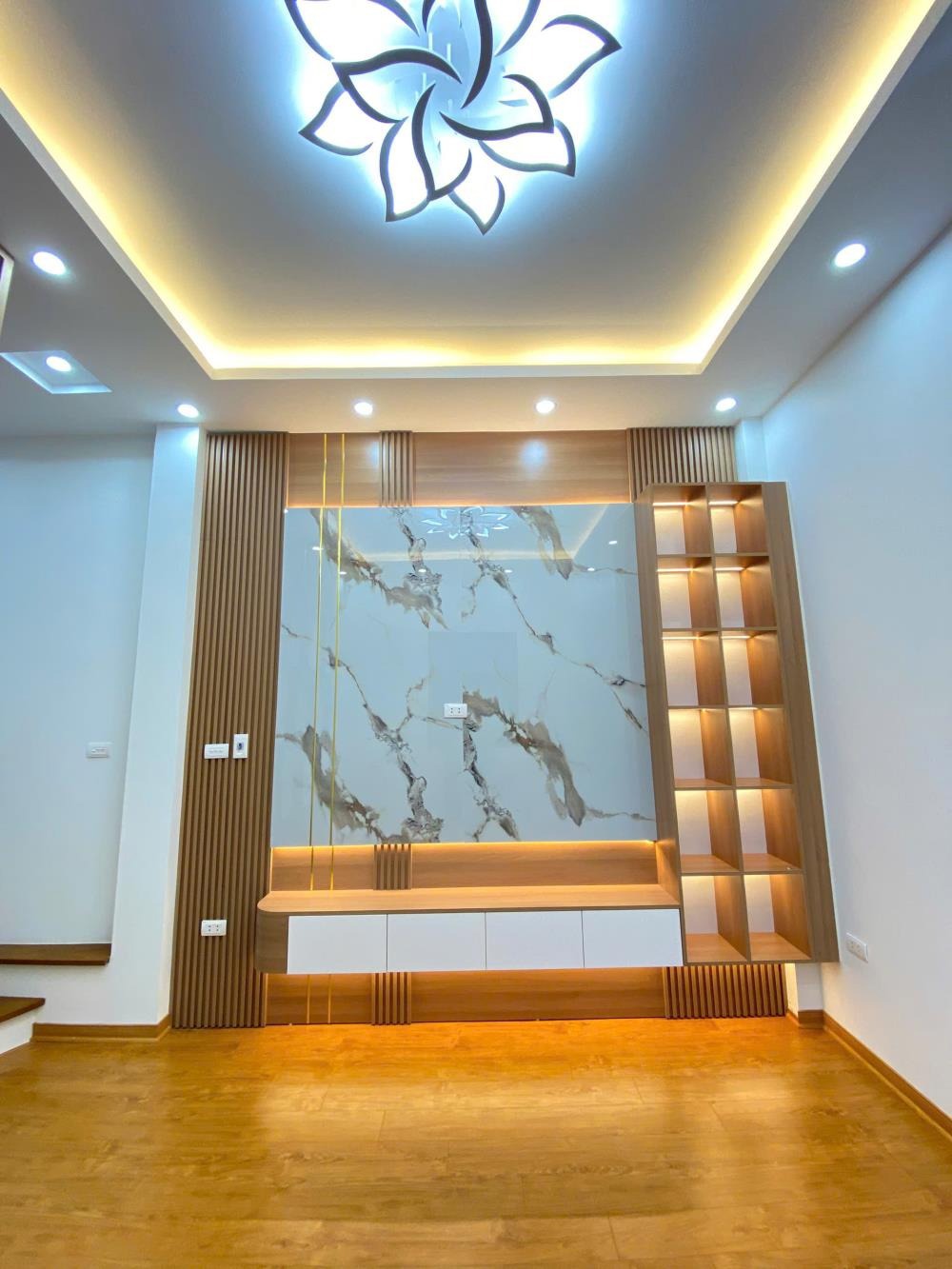 Bán nhà Tây Mỗ - 36m2, 5 tầng, gần Vincom Smart City - Giá 7.3 tỷ