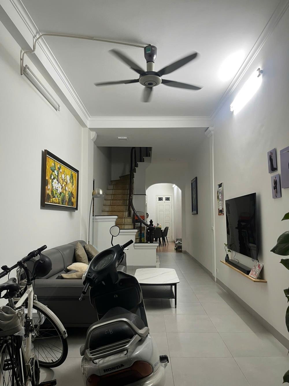 Cho Thuê Nhà Cầu Giấy - 48m2 - 3 Tầng - Ô Tô Đỗ Cửa - 22 Triệu