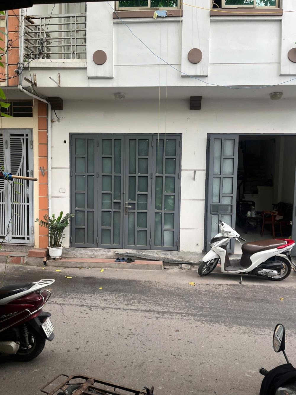 Cho Thuê Nhà Cầu Giấy - 48m2 - 3 Tầng - Ô Tô Đỗ Cửa - 22 Triệu