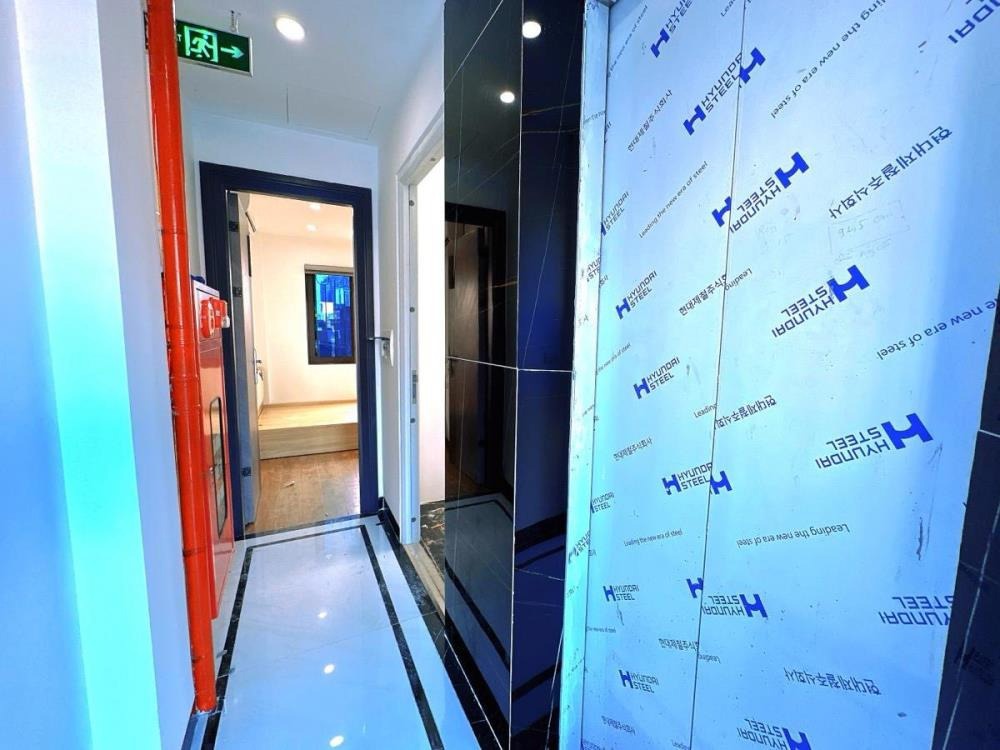 Bán nhà Lạc Long Quân 7 tầng thang máy, 49m² - Đầu tư sinh lời cao
