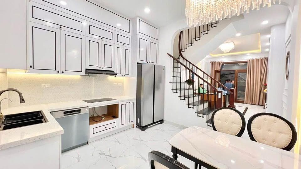 Bán Gấp Nhà Phố Lê Đức Thọ, Nam Từ Liêm - 40m² - Giá 8 Tỷ