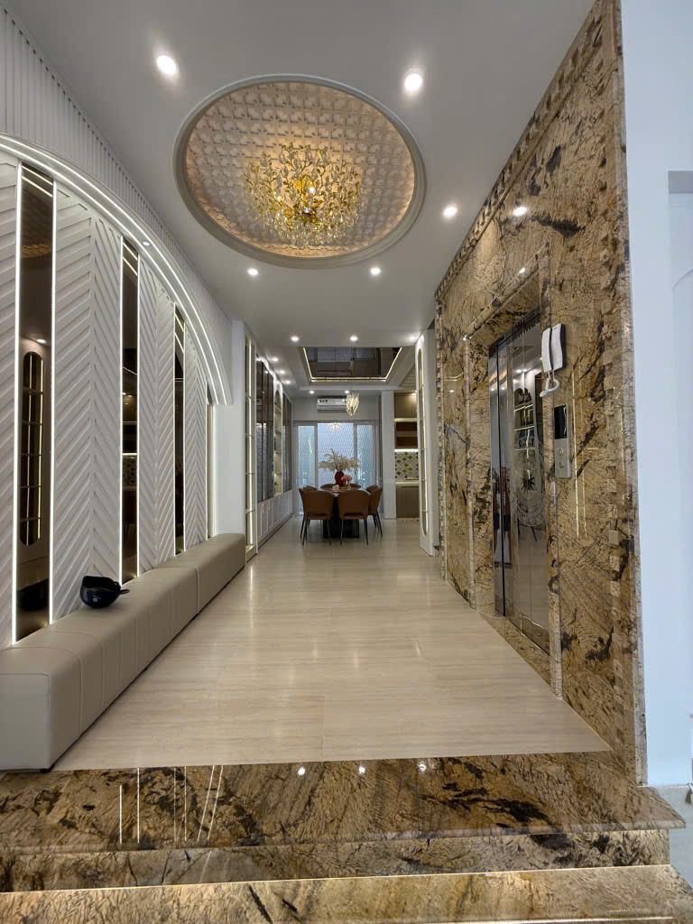 Bán nhà phố Quận 7 - 80m² - 4PN - 18.6 tỷ - Vị trí đắc địa