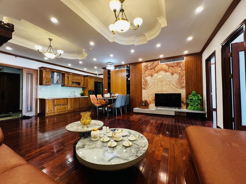 Bán căn hộ 17T Hoàng Đạo Thúy 122m2, 3PN, 9.* tỷ - Full nội thất cao cấp
