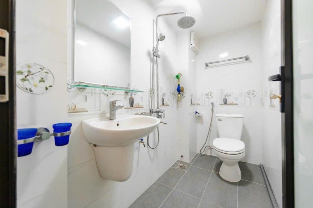 Nhà 8 Phòng Cho Thuê, Vị Trí Vàng Cầu Giấy - Lợi Nhuận 40 Triệu/Tháng