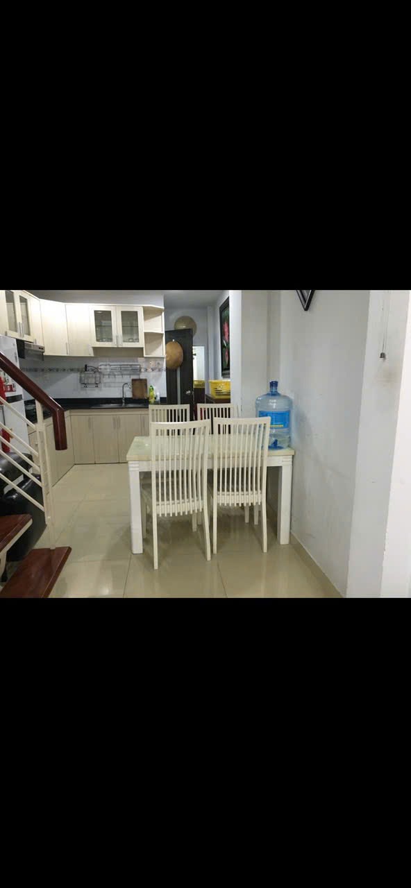 Bán nhà/Cho thuê Quận 1: Nhà đẹp, vị trí trung tâm, tiện ích đầy đủ