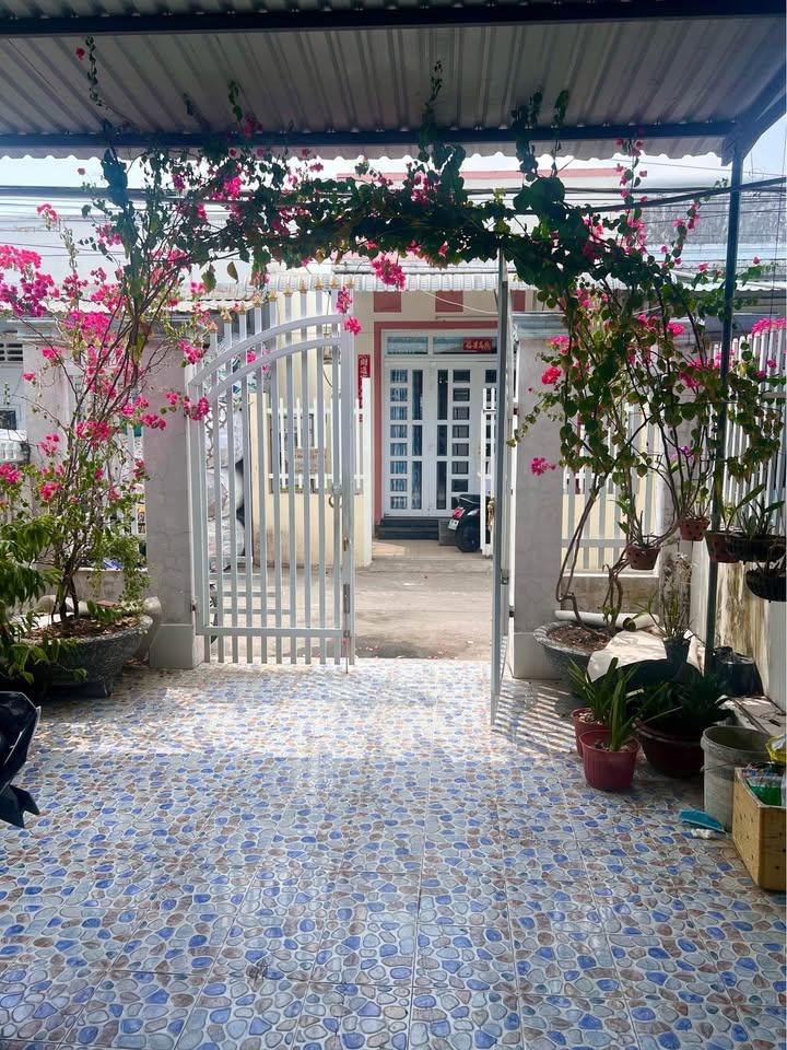 Bán Gấp Nhà Tân Phú Trung, Củ Chi: 90m2, SHR, Giá 710tr