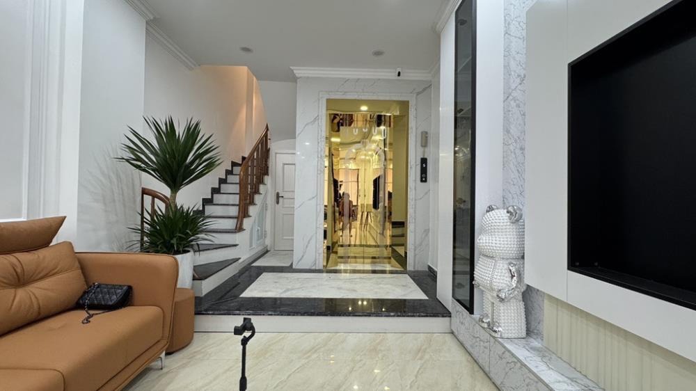 Bán Nhà Phân Lô 41m² 5 Tầng Thang Máy, Giá 14.8 tỷ - Vị Trí Vàng Quận Hai Bà Trưng