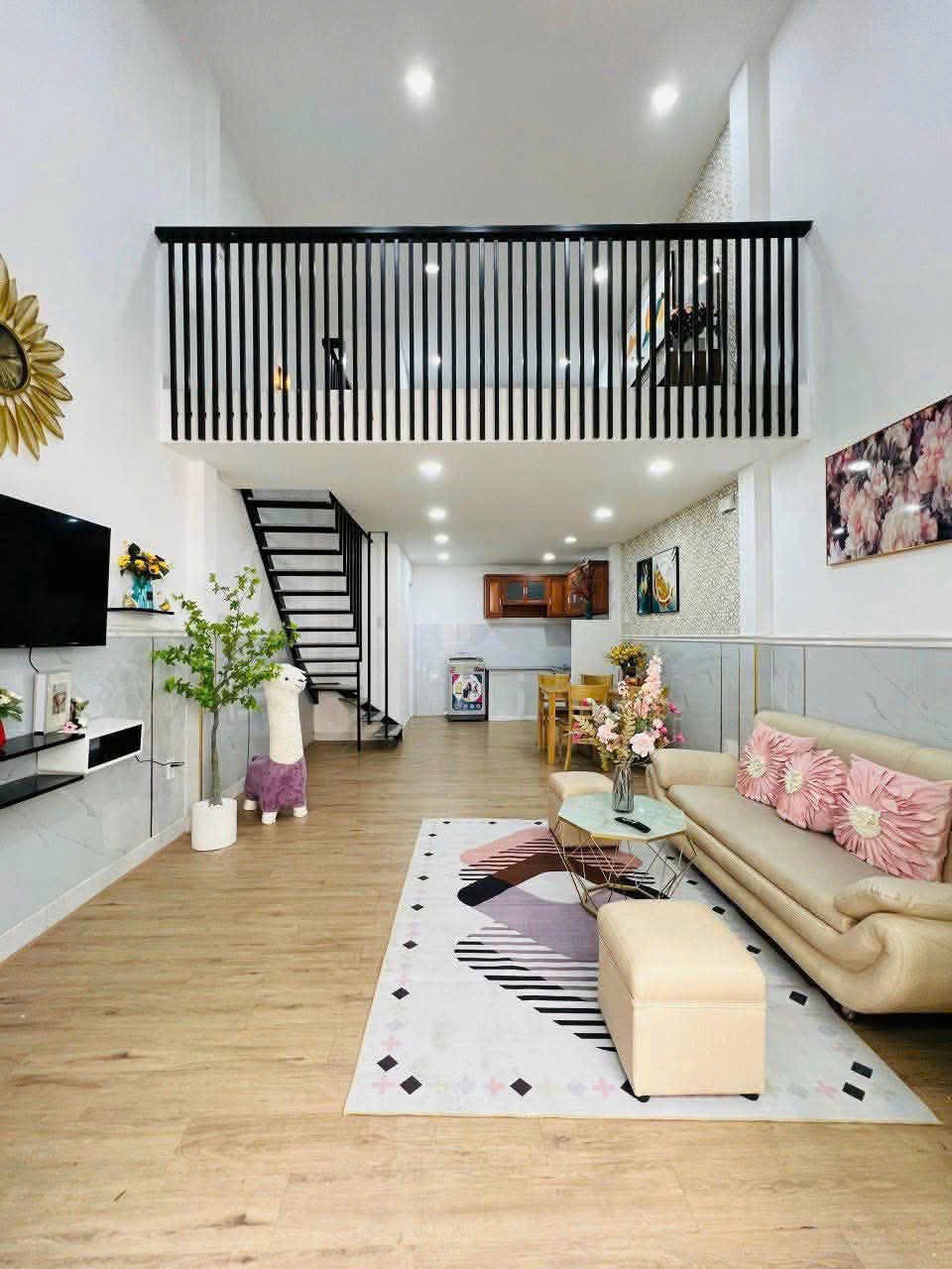 Nhà Xinh Đẹp Full Nội Thất - Vị Trí Đắc Địa - Hỗ Trợ Vay Ngân Hàng