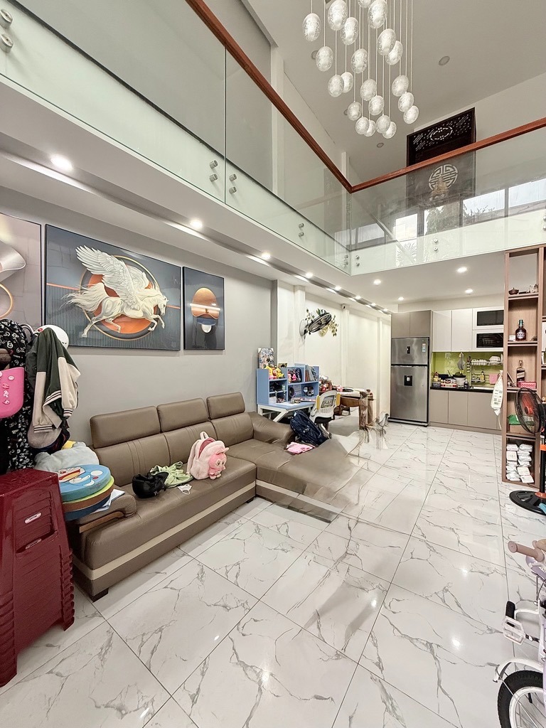 Bán nhà Tân Phú: 67m2, 2 tầng, giá 5.3 tỷ - Vị trí đẹp, tiện ích đầy đủ