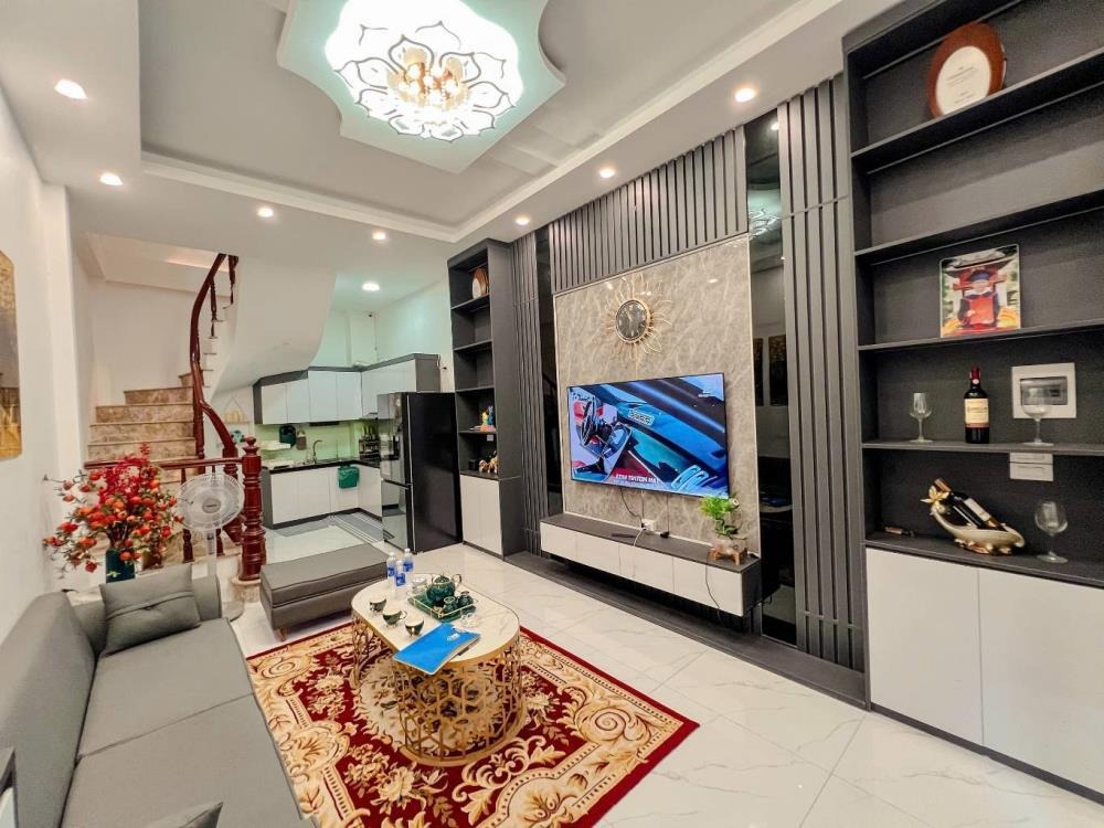Bán Gấp Nhà Đẹp, Vị Trí Đắc Địa - Phố Trương Định - Giá Tốt