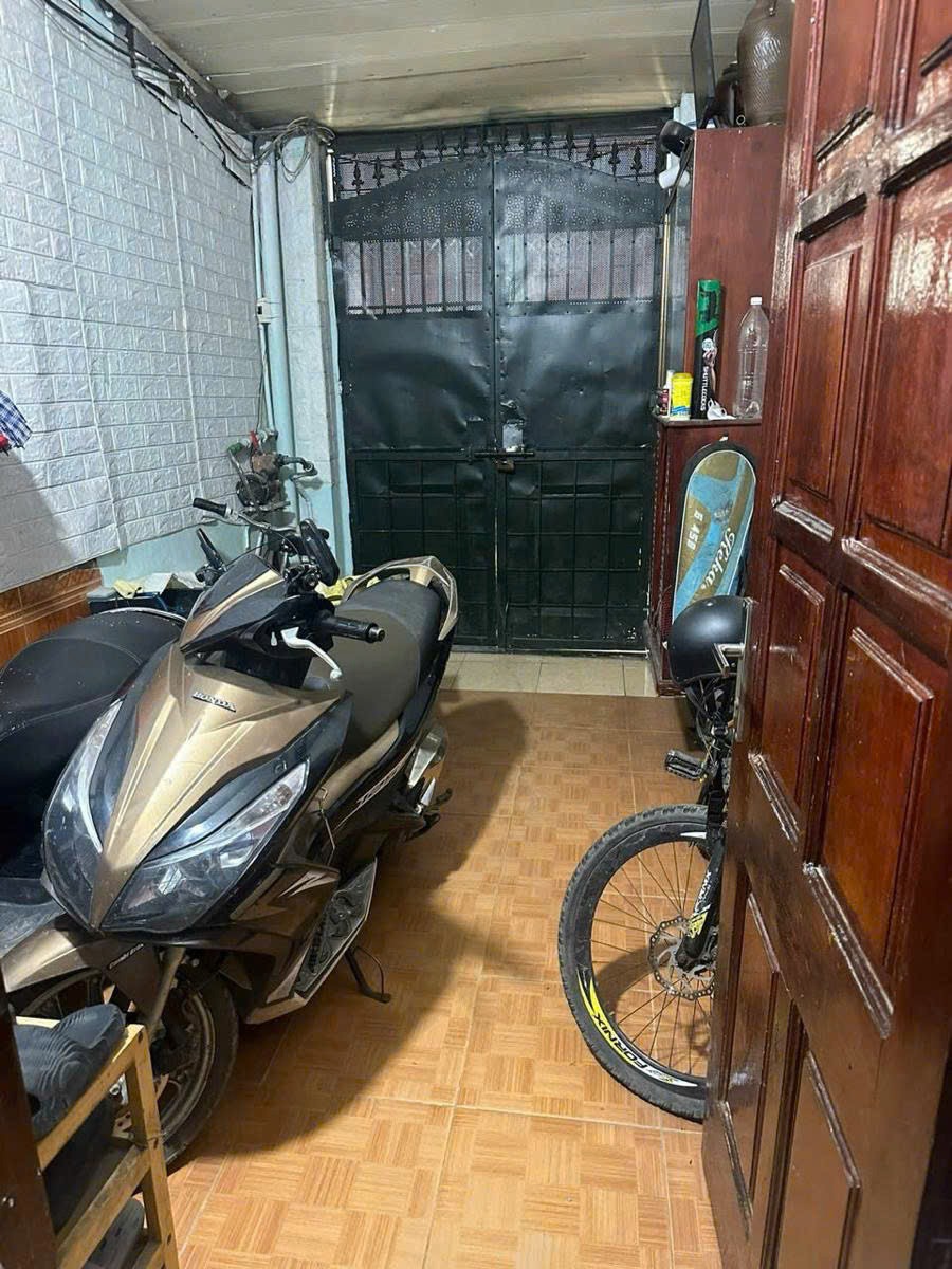Chính chủ bán nhà phố diện tích 38.2m2, 2 mặt tiền, ngõ ô tô, gần trường Mỏ Địa Chất