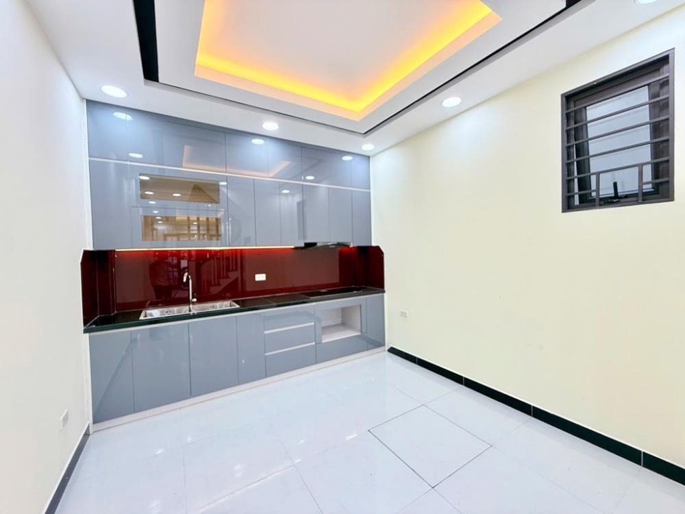 Bán nhà cổ nhuế 6 tỷ - 42m² x 4 tầng - Vị trí đẹp, tiện ích đầy đủ