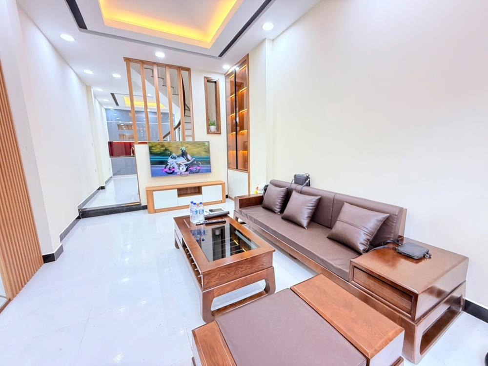 Bán nhà cổ nhuế 6 tỷ - 42m² x 4 tầng - Vị trí đẹp, tiện ích đầy đủ