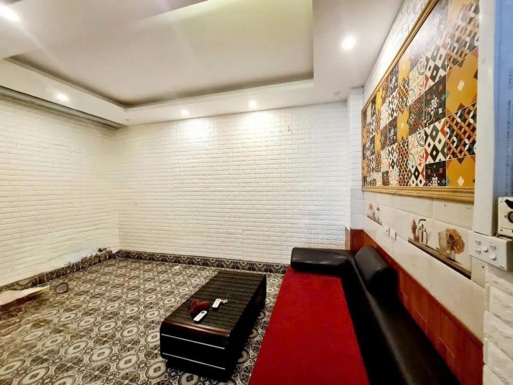 Bán Nhà Phố Nguyên Hồng - 45m2, 6 Tầng, Mặt Tiền 5m - 33 Tỷ Quận Đống Đa