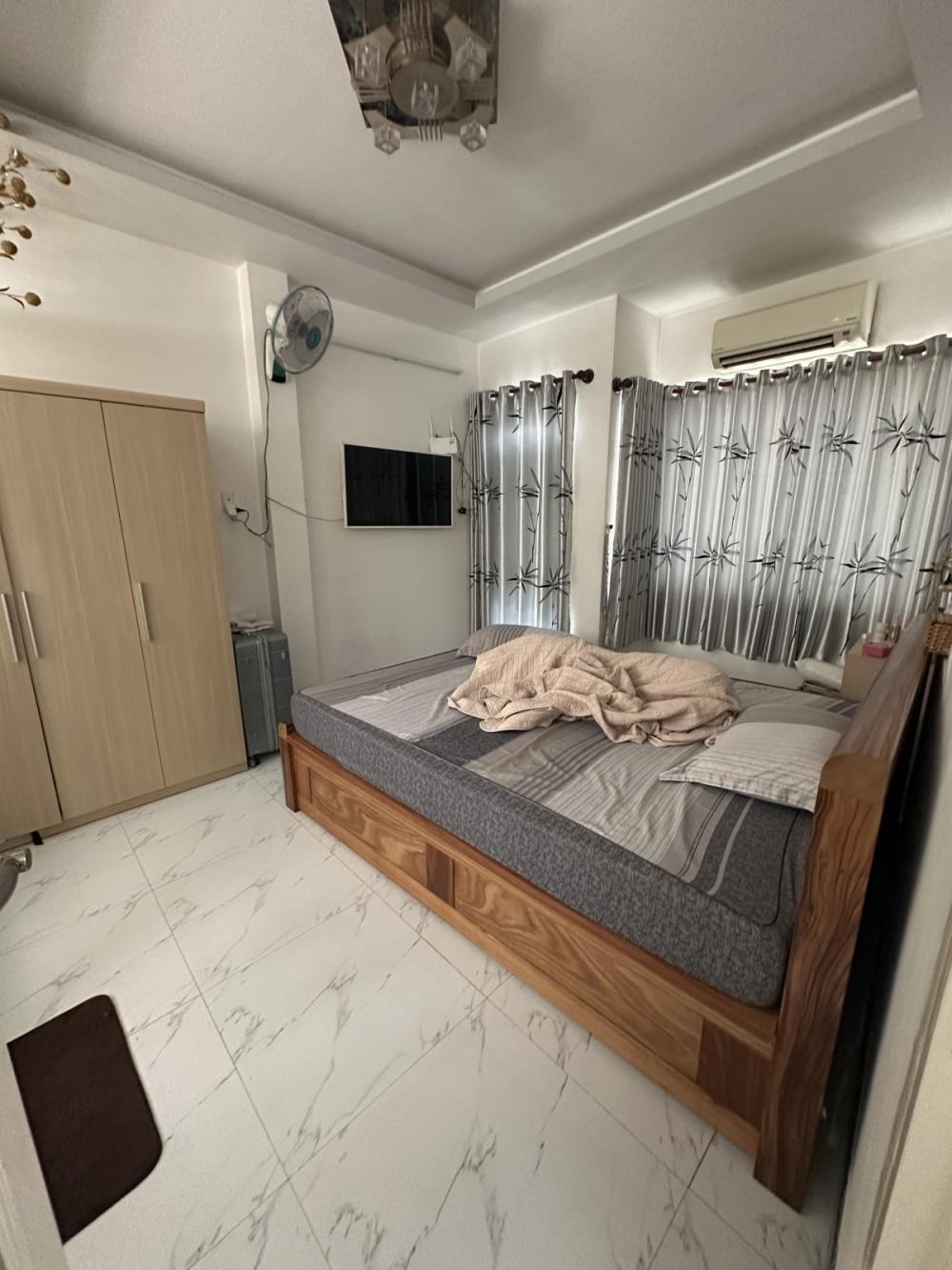 Nhà Quận 6 - 5 Tầng - Hẻm Thông - Giá 4 Tỷ