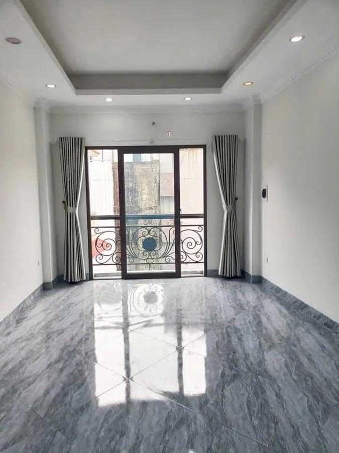 Bán nhà nam dư lĩnh, 30m x 5 tầng, giá tốt, gần phố