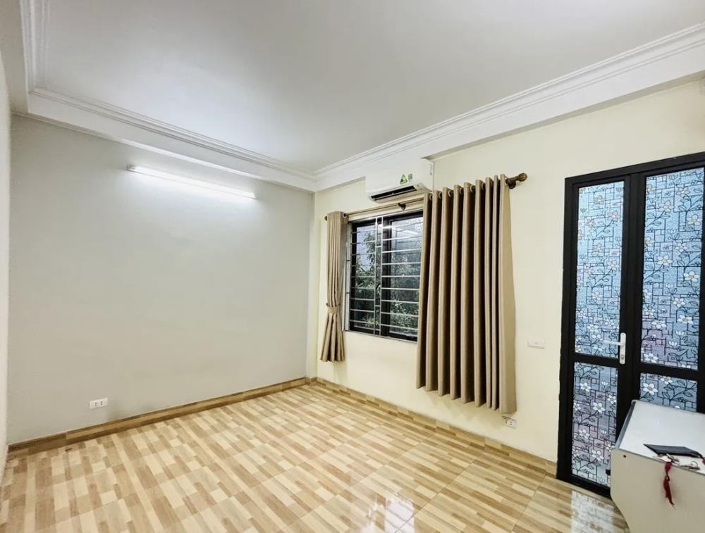 Bán nhà Ngọc Thuỵ - Long Biên: 5 Tầng, Ô Tô Đỗ Cổng, Kinh Doanh Vàng
