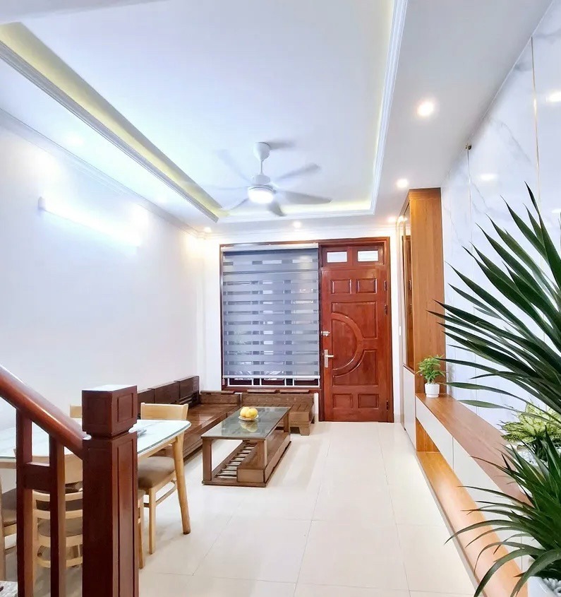 Bán nhà Ngọc Thuỵ - Long Biên: 5 Tầng, Ô Tô Đỗ Cổng, Kinh Doanh Vàng